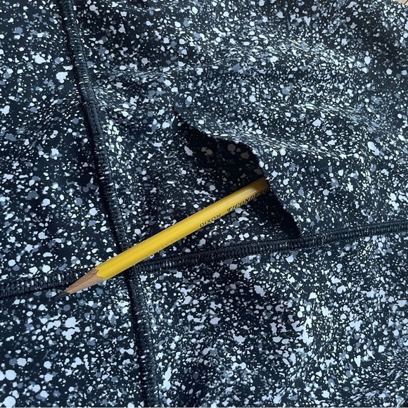 Lululemon Black and White Speckled Mesh Detail Crop Leggings - Picture 6 of 11